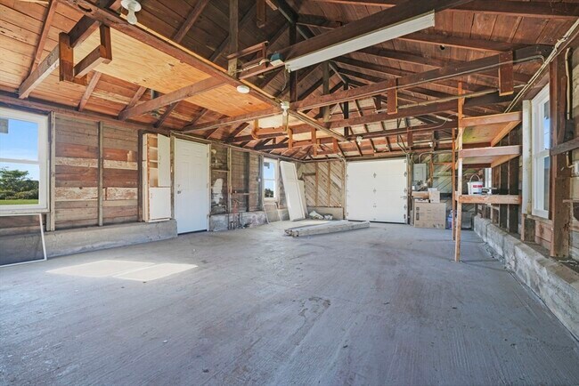 Building Photo - 736 Sconitcut Rd