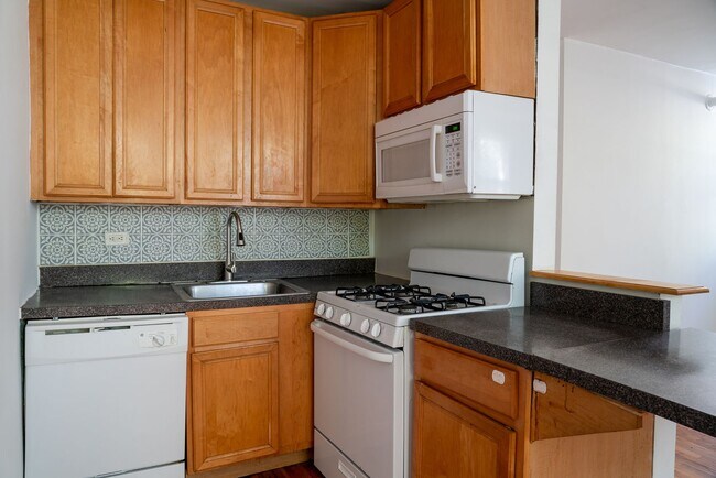 Building Photo - Ravenswood - 2 Bed / 1 Bath English Garden...