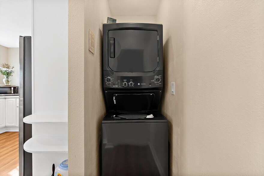 Building Photo - 126 E 43rd St