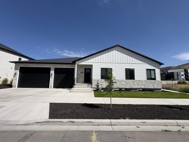 Building Photo - 68 W 4750 N