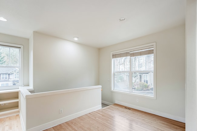 Building Photo - Gorgeous 4 Bed, 2.5 Bath House!