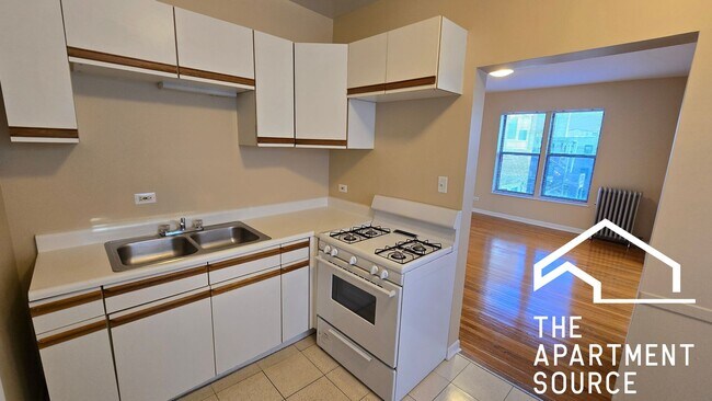Building Photo - 7724 N Marshfield Ave