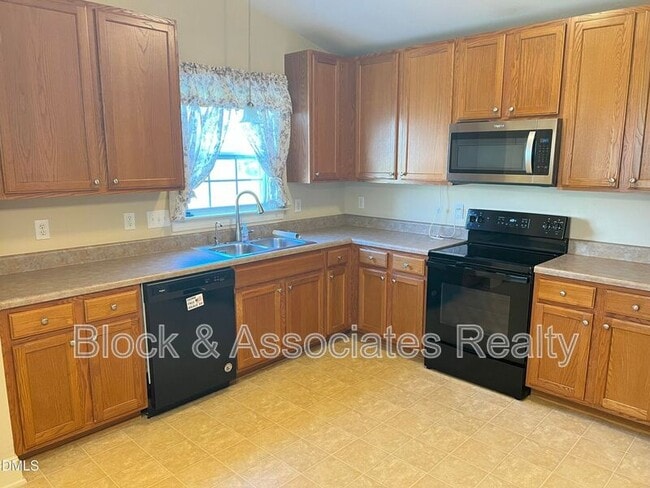Building Photo - 1420 Dexter Ridge Dr