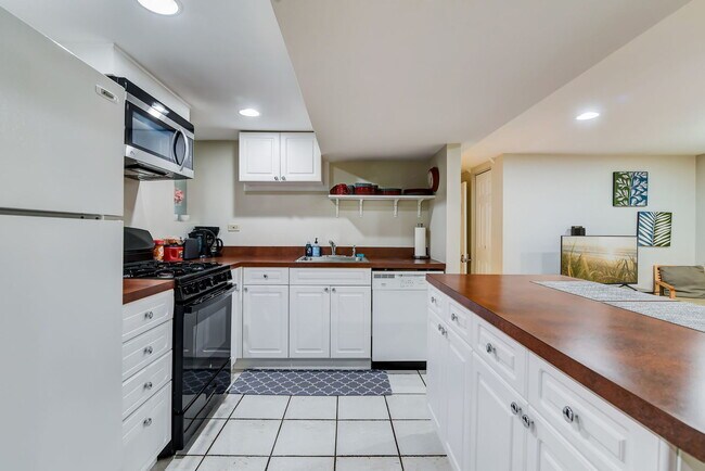 Building Photo - 4451 N Tripp Ave