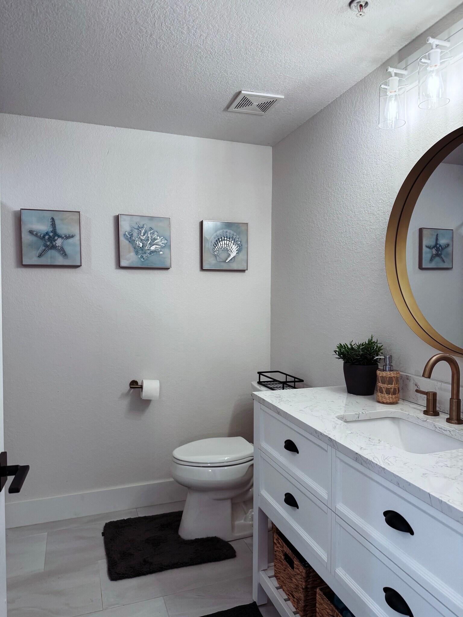 Second Bathroom - 10075 Gate Pky N