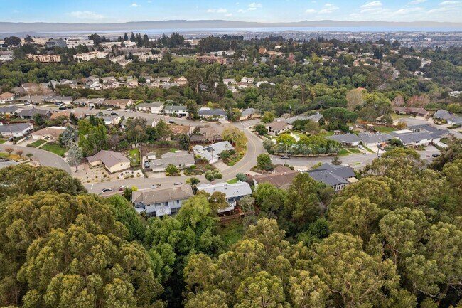 Building Photo - Updated Woodland Estates Home