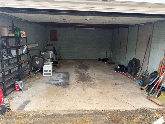 Building Photo - 914 Lawrence St