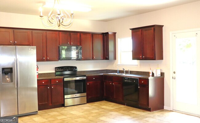 Building Photo - 606 Grenier Terrace NE