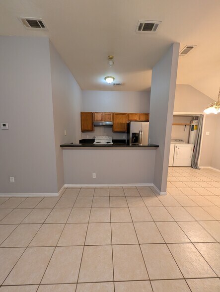 Building Photo - 1707 Tina Marie Rd