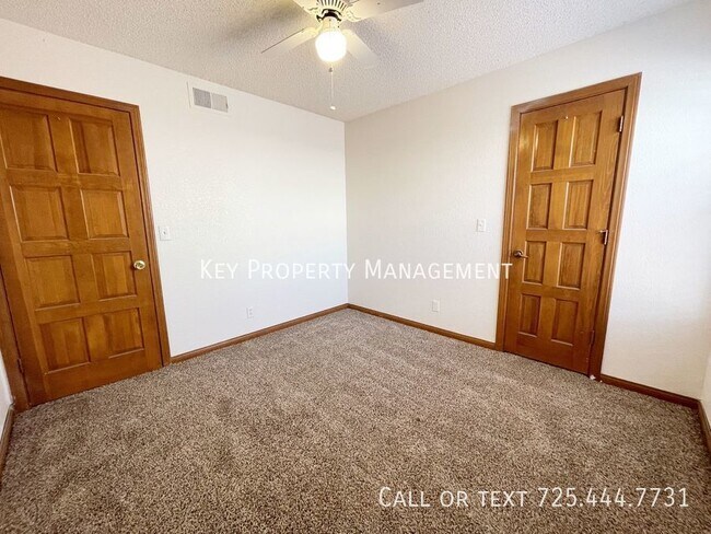 Building Photo - TWO STORY 4 BEDROOM WITH POOL NEAR SPRING ...