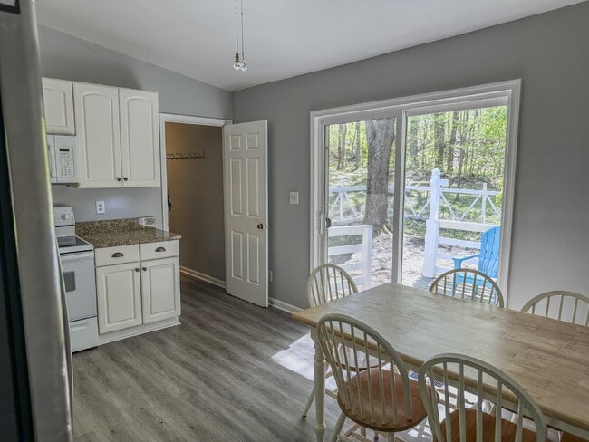 Building Photo - Charming 3-Bedroom 2-Bathroom Haven with F...
