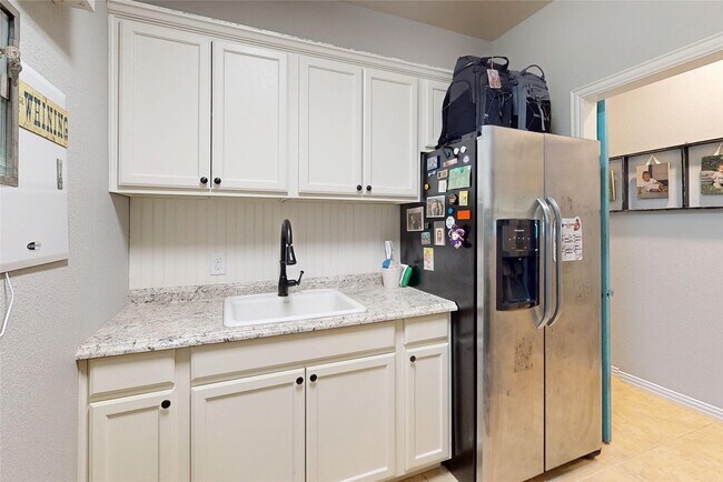 Building Photo - 25003 Stratton Meadows Dr