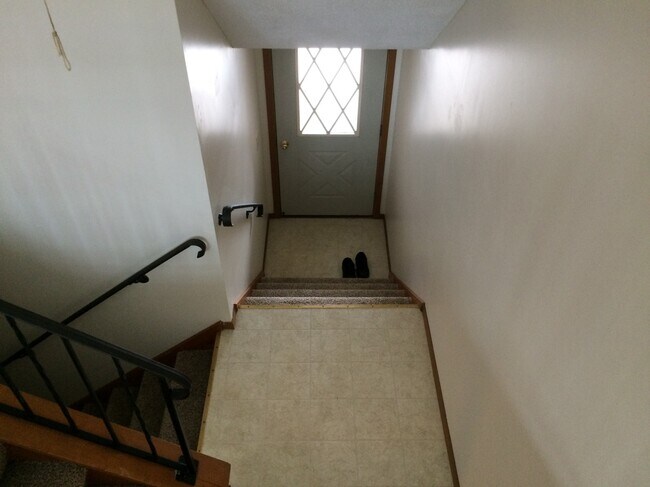 Building Photo - 220 Leighton Dr