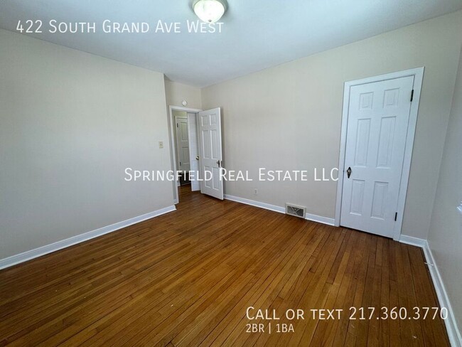 Building Photo - Spacious 2 Bed, 1 Bath Upper Duplex with H...