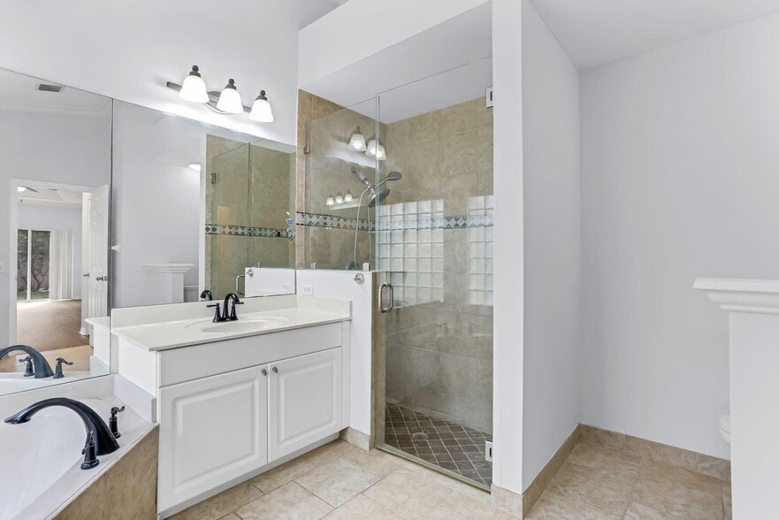 Building Photo - 7607 Colony Lake Dr