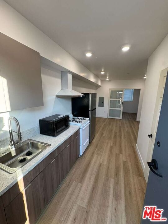 Building Photo - 1039 E 28th St