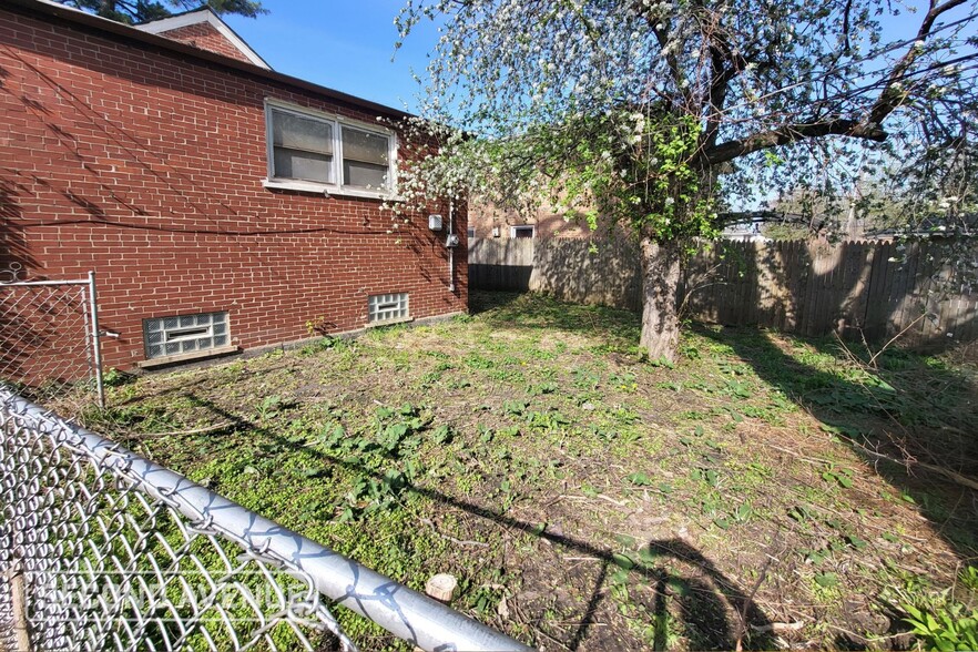 Building Photo - 43 W 125th St