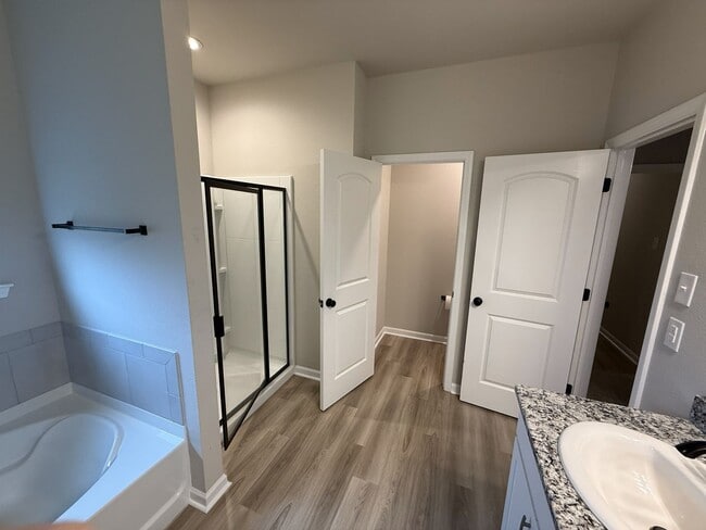 Building Photo - Spacious 4BR, 2BA Home in coveted Cambre Oaks Subdv - Gonzales