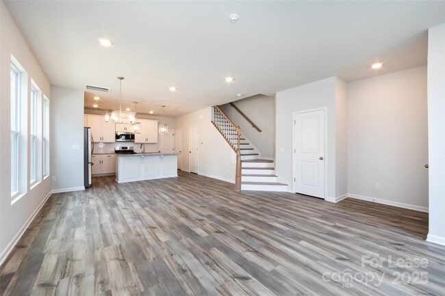 Building Photo - 2550 Lydia Ave