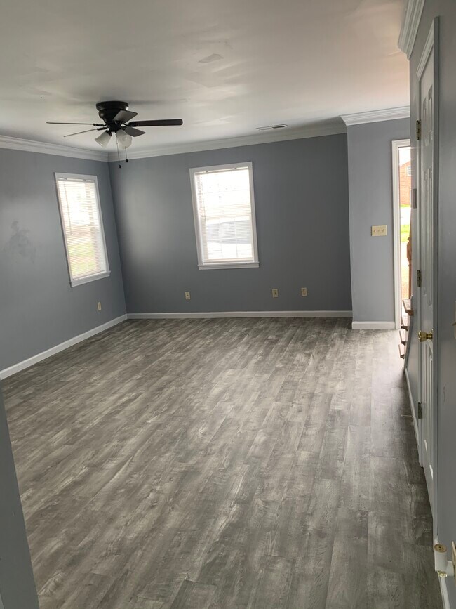 Building Photo - 105 Hines Blvd