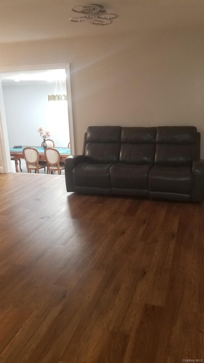 Building Photo - 7 Merriewold Ln S