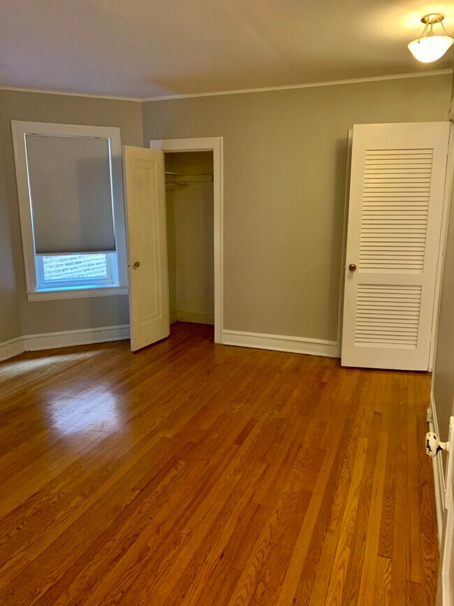 Building Photo - 5741 N Washtenaw Ave