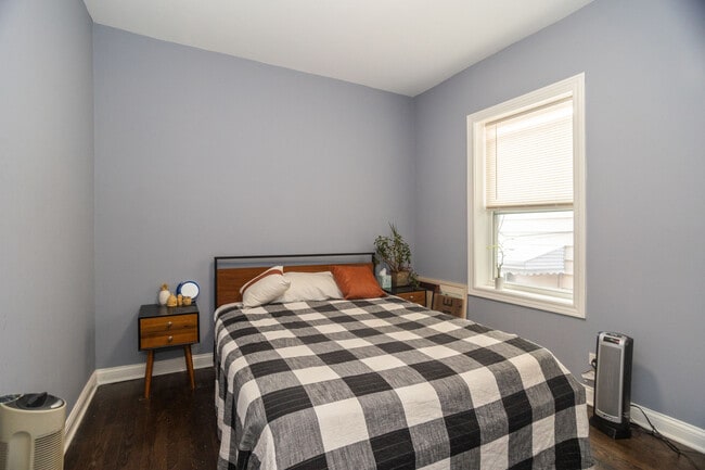 Building Photo - 2906 N Harding Ave