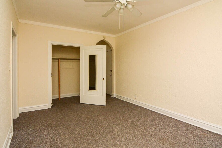 Building Photo - 4834 N Damen Ave