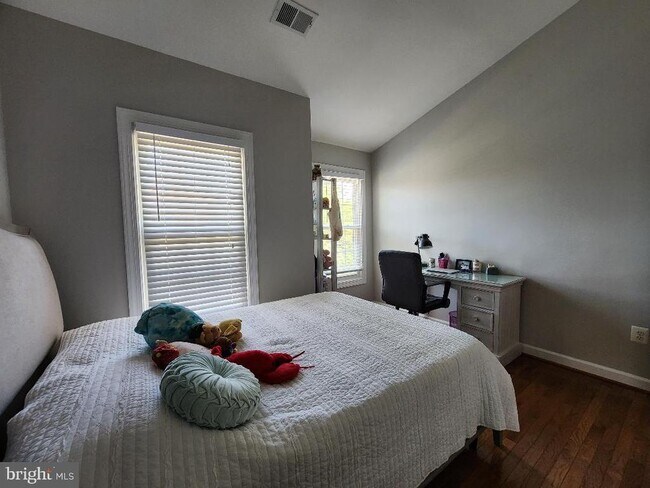 Building Photo - 13561 Flowerfield Dr
