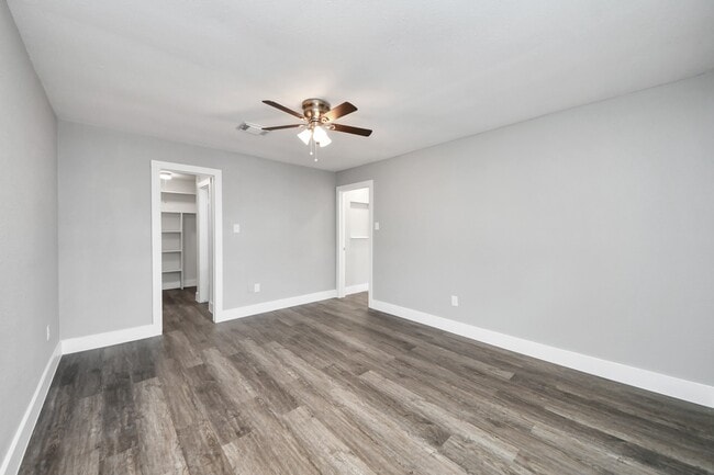 Building Photo - 15423 Ridingwood Dr