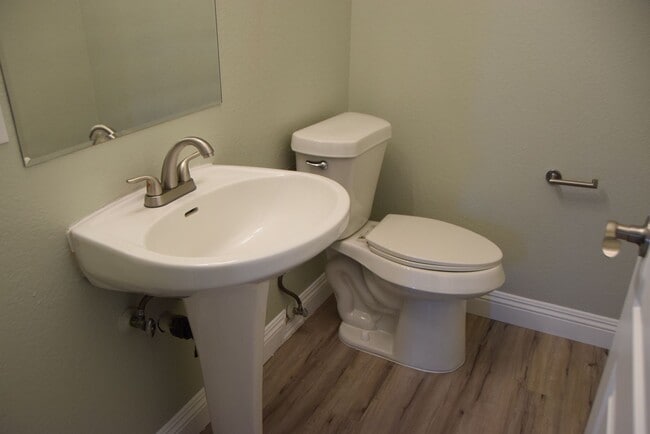 Building Photo - SE - SINGLE STORY 3 BEDROOM, FULLY UPGRADED HOME IN GATED COMMUNITY