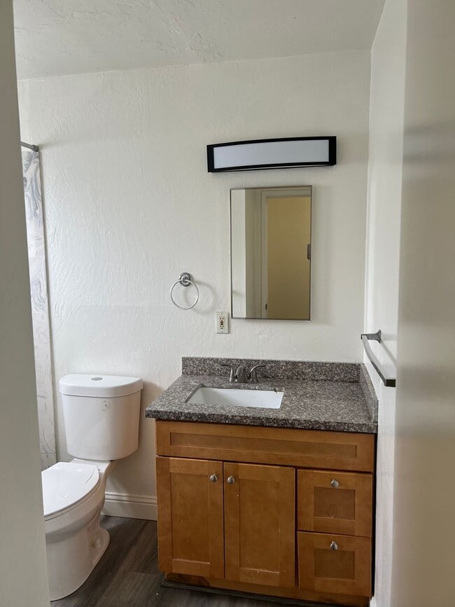 Building Photo - NICE APARTMENT IN ROSEVILLE!!