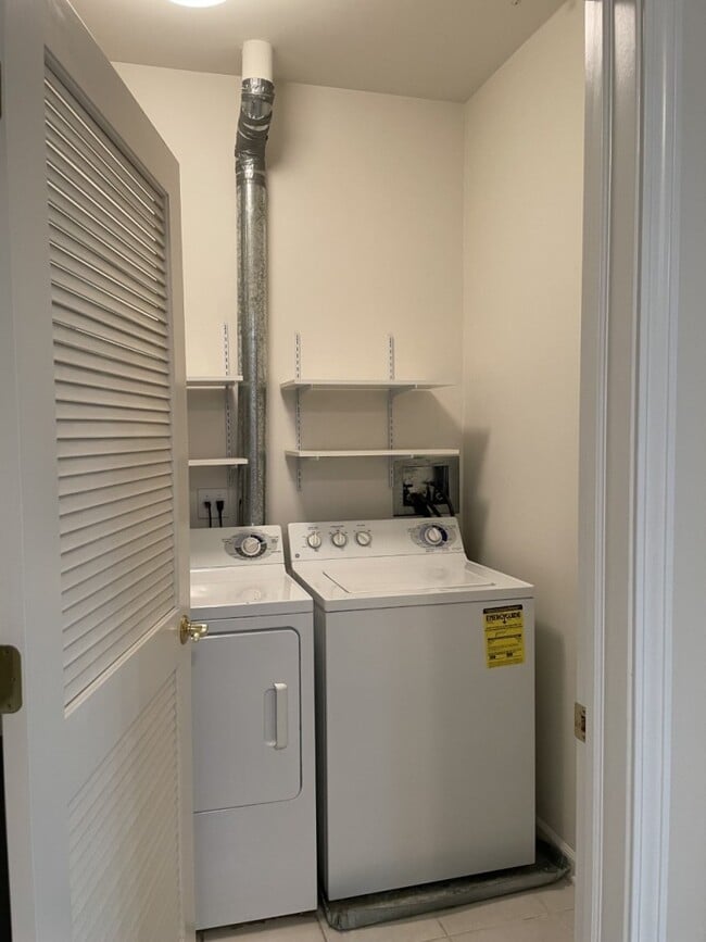 Building Photo - 1914 Farnsworth Ln