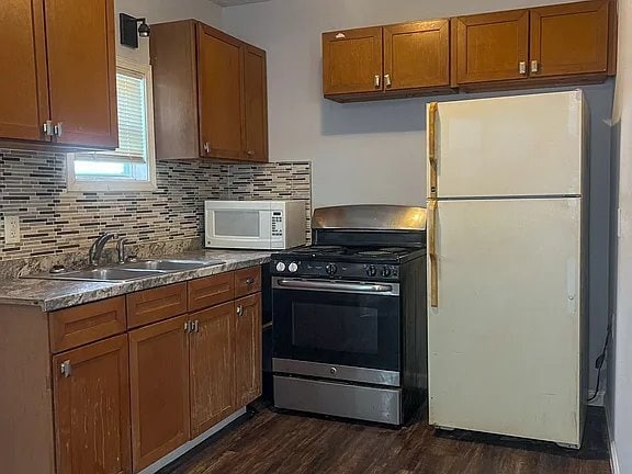 Building Photo - 1405 Beaver Rd