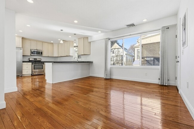 Building Photo - 21 Emerton St