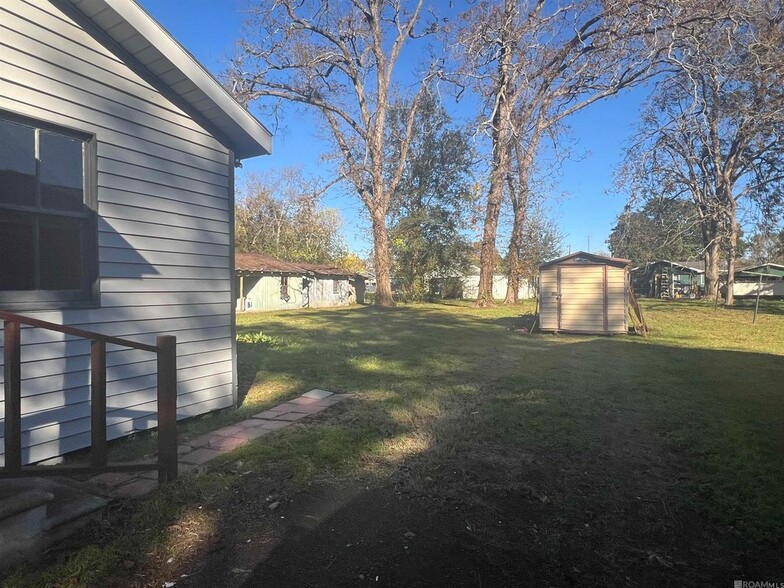 Building Photo - 804 Westend Dr