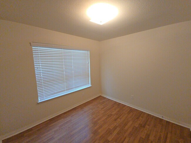 Building Photo - 2303 Golden Brandy Ln