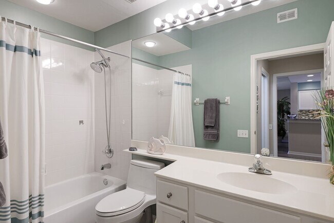 Building Photo - Beautiful Condo with Lake View