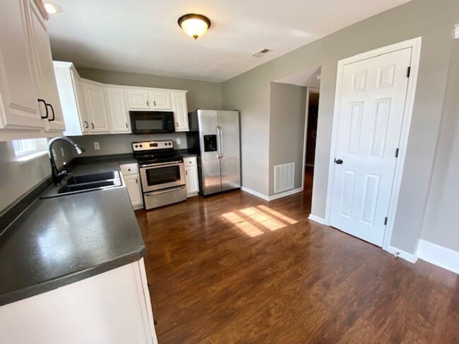 Building Photo - COMING SOON!! 3 Bedroom 2.5 Bathrooms in McCordsville!