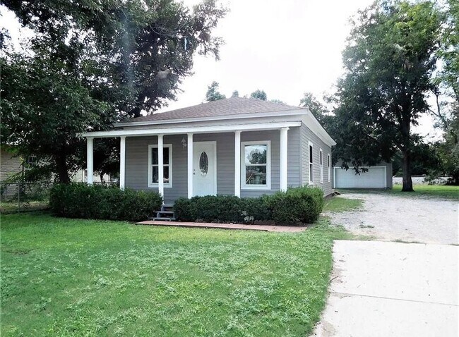 Building Photo - Charming 2-Bedroom Home on 4 Acres