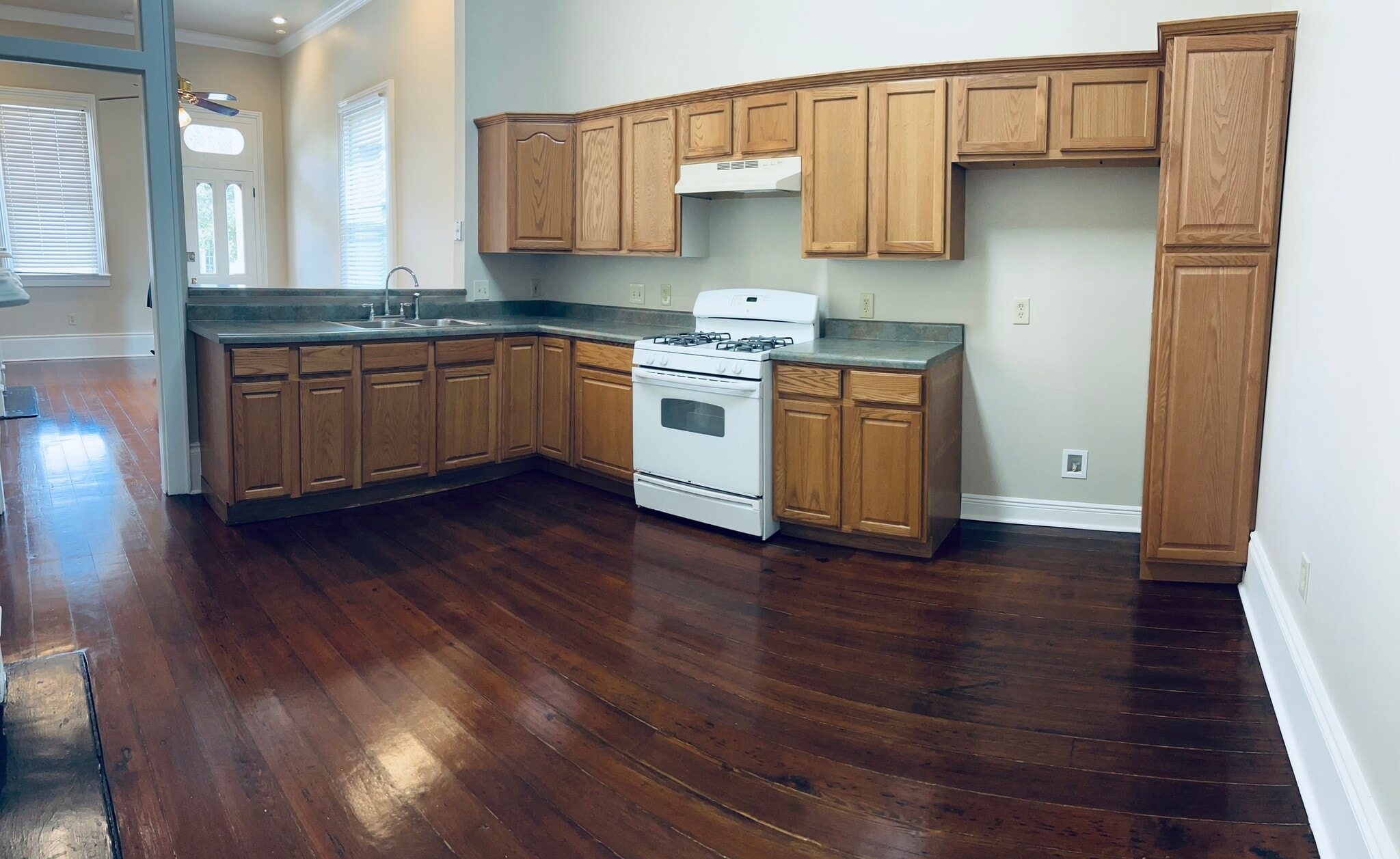 Kitchen - 323 Elmira Ave