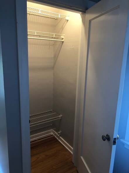 Building Photo - 6959 Pernod Ave