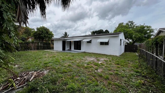 Building Photo - 2748 SW 8th St