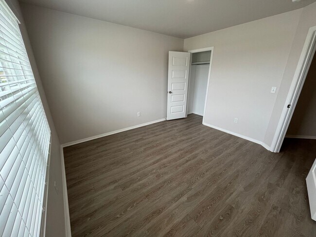 Building Photo - Available Now: Newer 4 Bed, 2 Bath Home in Pea Ridge – Modern Living Awaits!