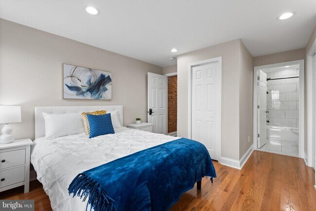 Building Photo - 2235 E Chase St