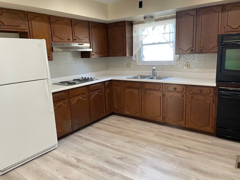 Building Photo - 5819 Oak Branch Dr