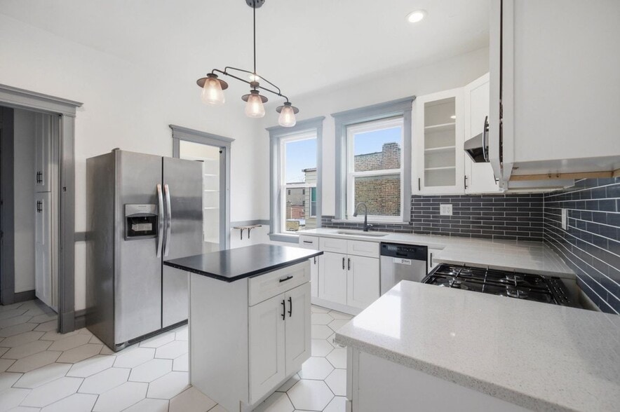 Building Photo - 1448 E 69th Pl