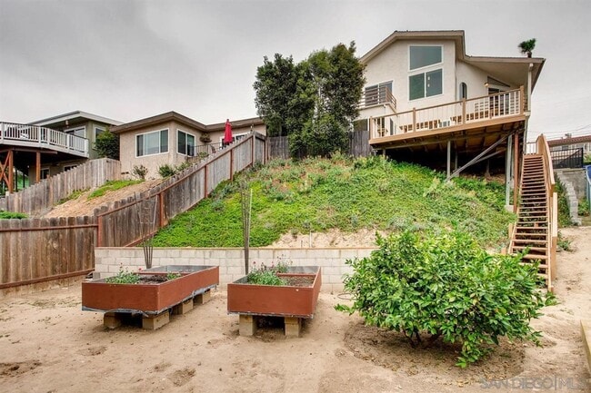 Building Photo - **** INCREDIBLE VIEWS 3 BED 2 BATH HOME! B...