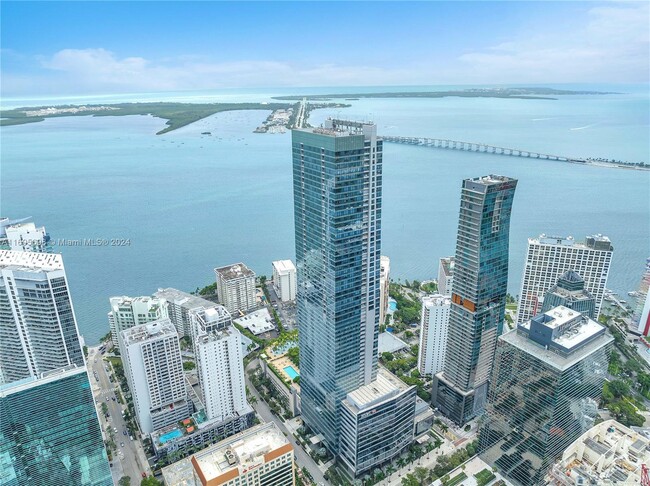 Building Photo - 1435 Brickell Ave