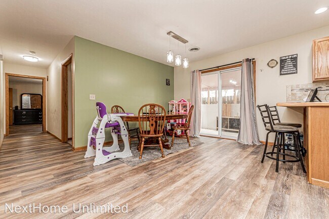 Building Photo - 3 br, 2 bath House - 120 W Spruce St